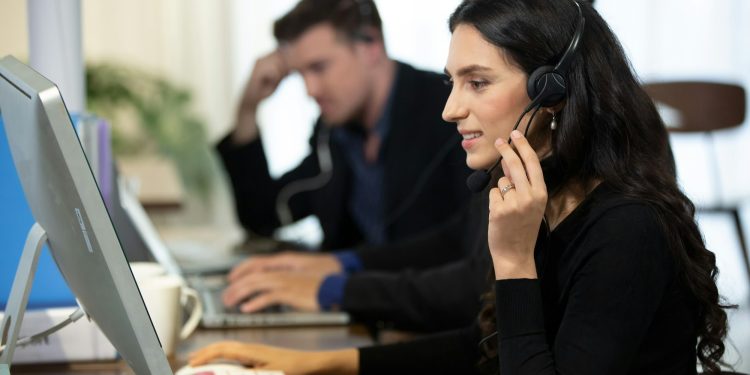 Telephone operator. Call center. Customer support.