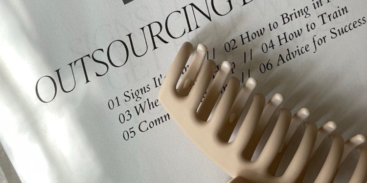 outsourcing advantages and disadvantages